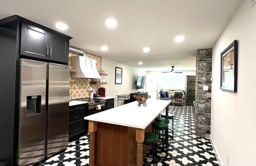 Del Mar Apartment | Frida Unit #2. Charming 2-bedroom apartment in delightful Corpus Christi.