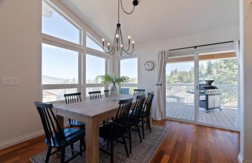 Davenport House | Friday Bay Retreat With Beautiful Lake Views