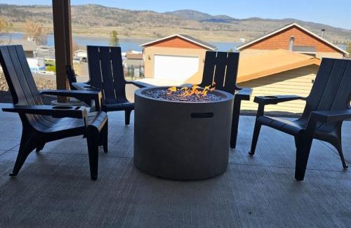 Davenport House | Friday Bay Retreat With Beautiful Lake Views