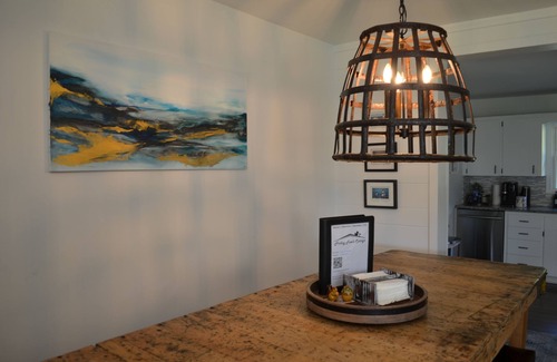 Benton Harbor Cottage | Friday Fowls Cottage - Sauna - Hot Tub - Fire Pit - Golf - Lake - Beach - Winery