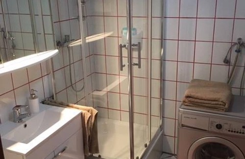 Bendorf Apartment | Friedhelm Meyer-Beer - apartment/apartment, shower, toilet, living room/bedroom