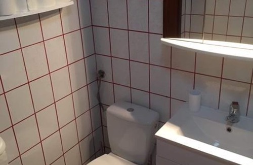 Bendorf Apartment | Friedhelm Meyer-Beer - apartment/apartment, shower, toilet, living room/bedroom