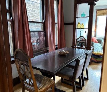 Berwyn Apartment | Friendly Abbey Road Retreat