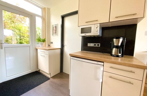 Lemmer House | Friendly bungalow behind the dike to the IJsselmeer and beach - Wi-Fi