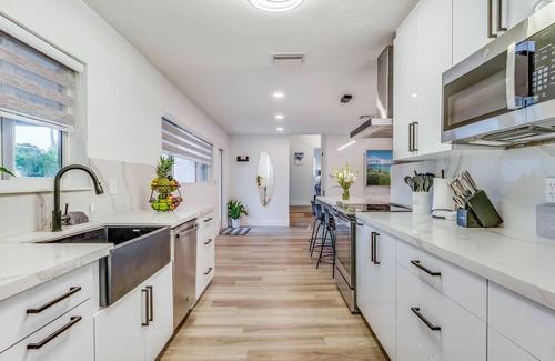 Croissant Park House | Friendly Fox Luxury Pool & Spa - Near DT & Beach