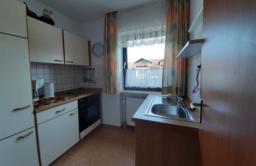 Bad Fuessing Apartment | Friendly furnished luxury vacation apartment with box-spring bed and garden access
