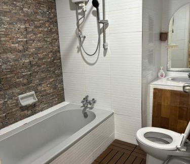 Bang Phlat Apartment | Friendly Home @ Commonwealth