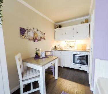 Dersdorf Apartment | Friendly Home - Doppelappartement "Purple" Köln Bonn Phantasialand