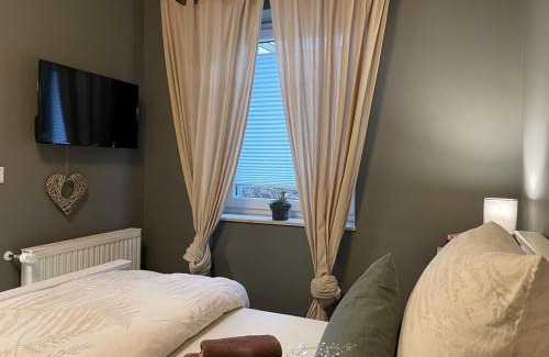 Dersdorf Apartment | Friendly Home - Einzelappartement "Pure" Köln Bonn Phantasialand