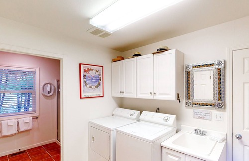 Sunset Beach House | Friendly home with gas fireplace, private gas grill, & deck - walk to the beach!