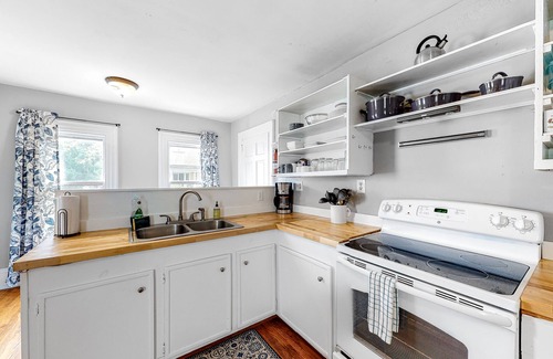 Castine House | Friendly home with our separate condos & free WiFi in the heart of downtown