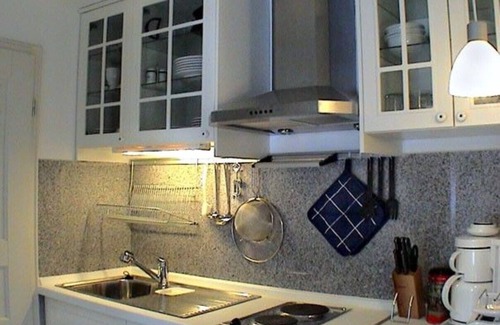 Starnberg Apartment | Friendly/modern Apartment. Central but very quiet Location with a Swimming Pool!