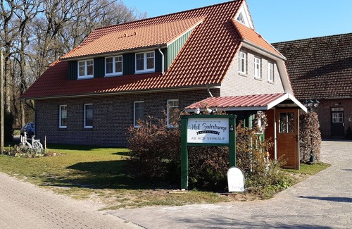 Hatten Apartment | Friendly, newly furnished apartment with good transport connections!