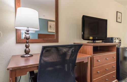 Lake Hills House | Friendly service and value in Bellevue, WA !