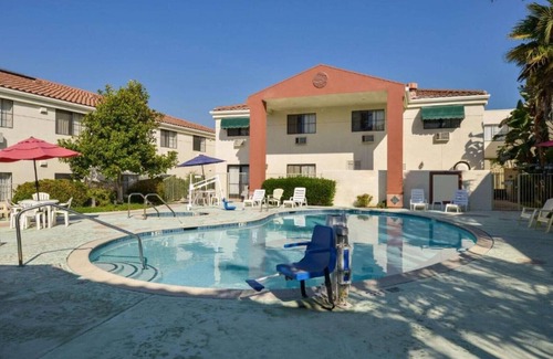Walnut House | Friendly service and value in eastern Los Angeles county!
