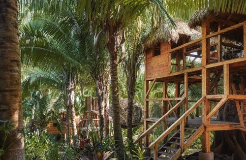 Lo de Marcos House | Friends and Family Gulf Getaway! Outdoor Pools, Beachfront, Free Parking!