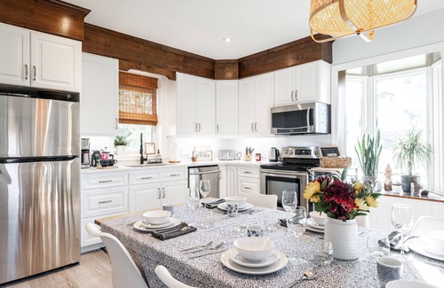 Perth South House | Friends & Family Getaway: 2 Kings + 1 Queen, Wifi, BBQ, Firepit, Games, 2TVs!