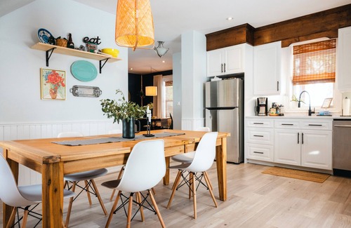 Perth South House | Friends & Family Getaway: 2 Kings + 1 Queen, Wifi, BBQ, Firepit, Games, 2TVs!