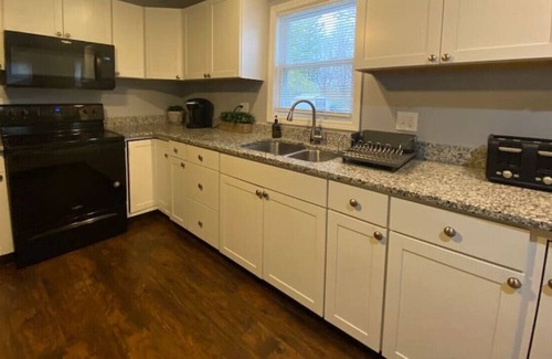 Kettering House | Friends & Family Oakwood-Kettering, UD Home 2Bd2Ba