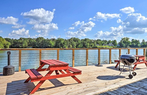 Friendship Apartment | Friendship Retreat w/ Shared Deck & Boat Dock