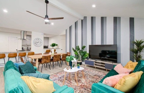 Friendswood House | Friendswood Getaway - 5 Bedrooms + Pool + Patio
