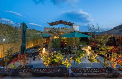 Gucheng House | Frigga Café Snow Mountain View