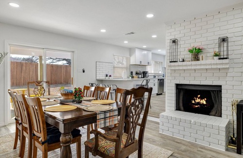 Frisco House | Frisco 4-bedrooms Getaway Hometel with Spa and Outdoor Kitchen
