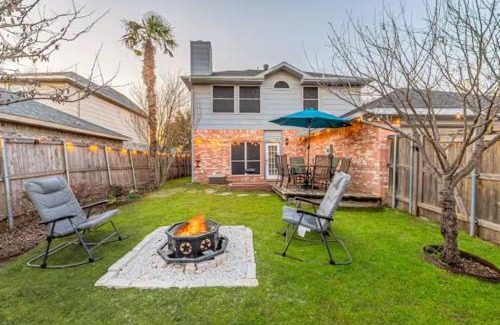 Frisco House | Frisco Castle 3BR, Garage Parking, Gated Backyard