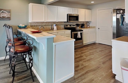 Rockport House | Frisco Flats | Lighted Fishing Pier + Hot Tub