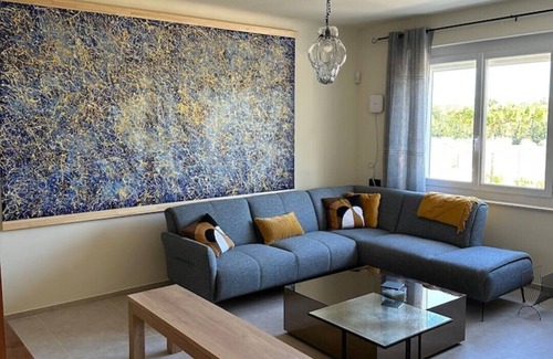 Bouchet Villa | Frisse Portierswoning met Tuin & Bassin in Z. Frankrijk in Domaine Les Jonchiers