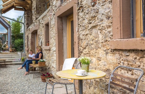 Gundelfingen Apartment | FRIZ 4, Modernes Apartment in historischer Scheune