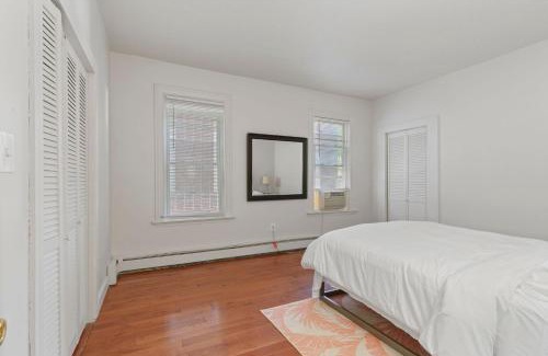 Hartford Apartment | Frog Hollow Red Door Retreat