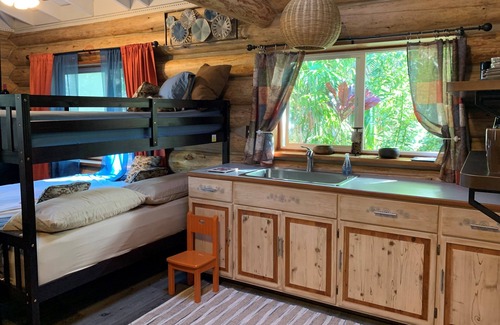 Kukuihaele Cabin | FROG POND: Cozy, family streamside/garden & cabin for 3-4 next to Waipio Valley