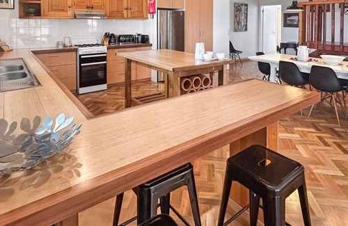 Jindabyne House | Frogmouth Hutte 4 bedroom house in bush surrounds
