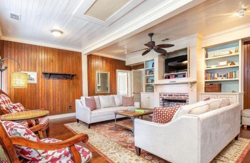 Old West Broad Neighborhood House | Frogtown Cottage