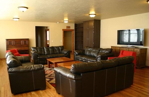 Garden Valley Cabin | From 20 to 80 people, enjoy this private mountain Retreat!