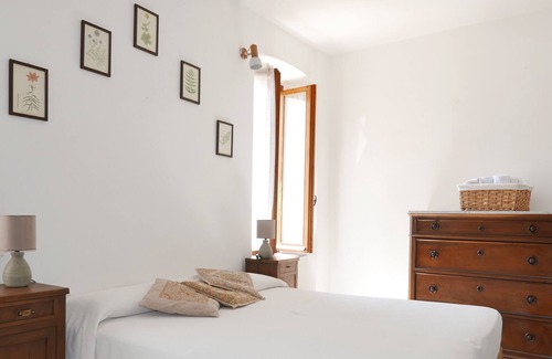 Vallebona House | From ground to sky with large terrace
