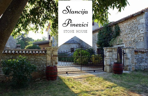 Pinezici House | From the 23-10. 07 Discount 15% Large STONE HOUSE, with 4000m2 PLAYGROUND