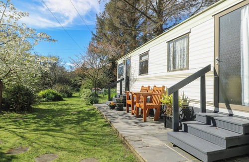 Cylch-Y-Garn Cottage | FRON DDERW CARAVAN, family friendly, with a garden in Llanfechell