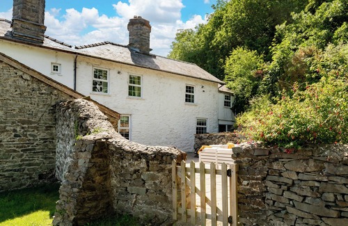 Bala House | FRON DDERW, pet friendly, character holiday cottage in Bala