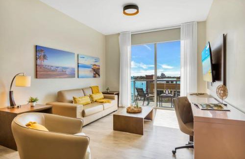 Hollywood Apartment | Front Bay View Terrace Amazing Pool