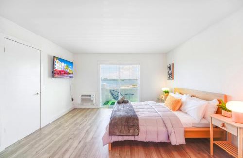 North Bay Village Apartment | Front Bay View Unique Stay for a Relaxing Experience