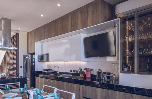 Miramar House | Front Beach House For Families