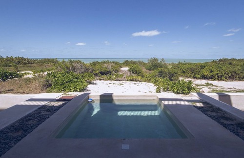 Miramar House | Front Beach House For Families