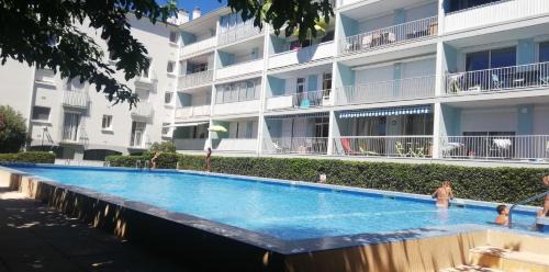 La Jetee Apartment | Front de Mer et Grande Piscine pour un appartement chic et cosy, appartement en résidence à Canet en Roussillon, à 10 minutes de Perpignan