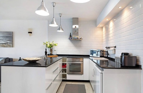 Playa Blanca Apartment | Front-Line Holiday Bungalow "Puerto Chico T" with Mountain & Sea Views, Shared Pool & WiFi