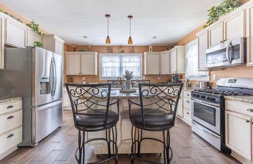 Spartanburg Apartment | Front Porch 2 Living Rooms Sleeps 8