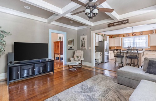 Spartanburg Apartment | Front Porch 2 Living Rooms Sleeps 8