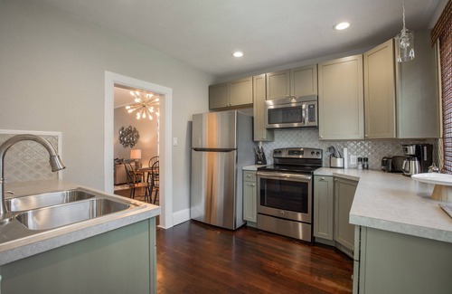 University Park House | Front Porch, Sunny Coffee Nook, Gorgeous Bathroom, One block to CSU & Old Town!