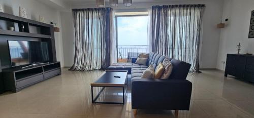 Tower Road Apartment | Front Sea ViewSpacious 3-Bedroom Apartment Sliema S3
